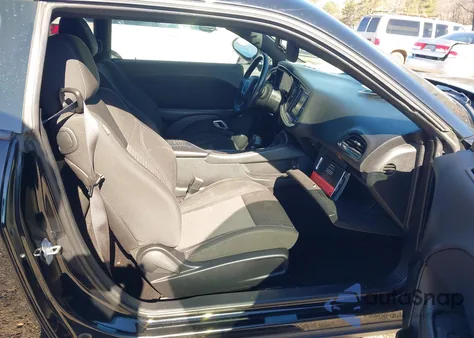 2017 Dodge Challenger R/T из США, поврежденный, VIN 2C3CDZBT9HH639700